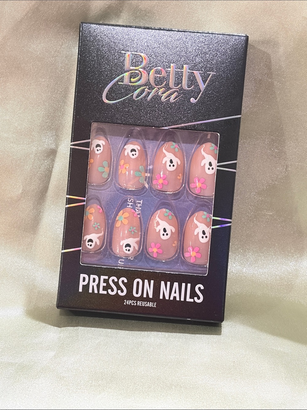 Nude Daisy and Ghost Press-On Nails